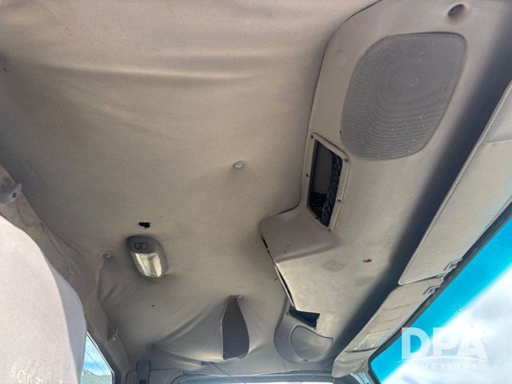 2000-caterpillar-10-image-64