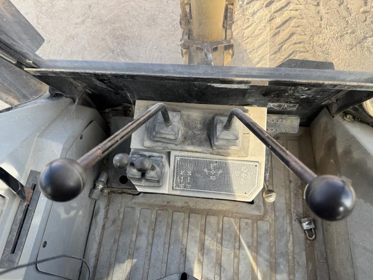 caterpillar-416b-image-49