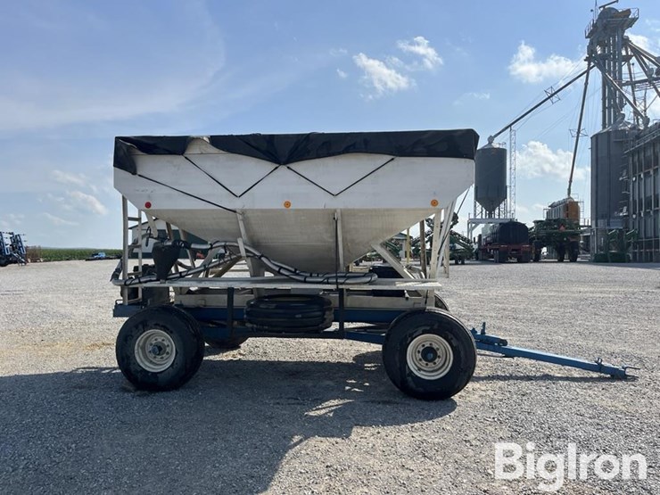 willmar-300-bushel-gravity-wagon-image-4