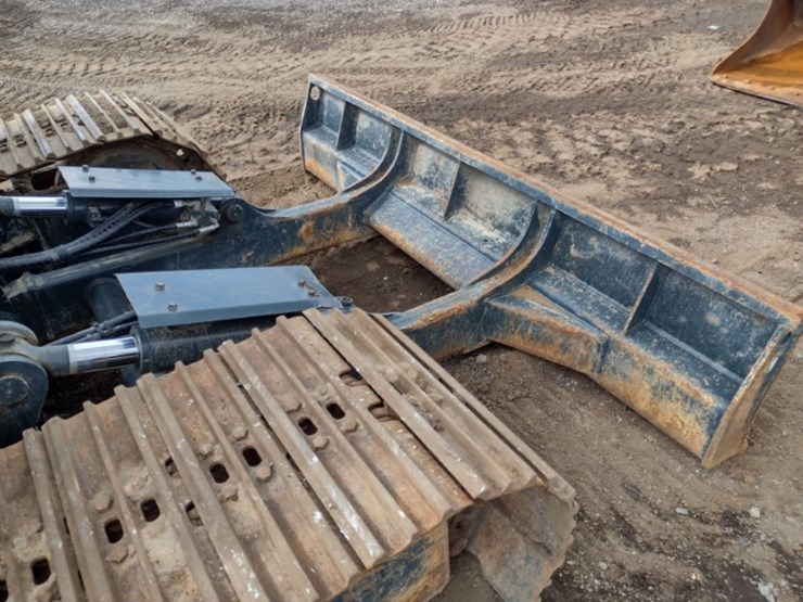 22-hyundai-hx140al-image-32