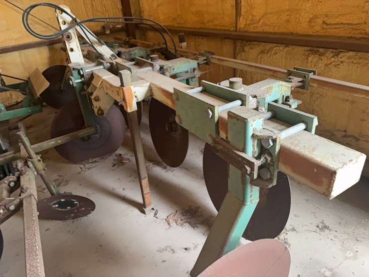 strickland-4-row-sweet-potato-inverting-plow-image-10