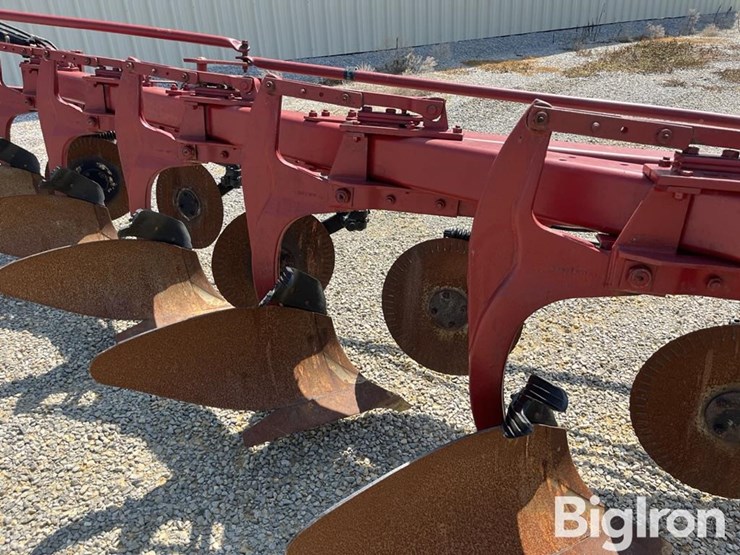 international-720-image-14