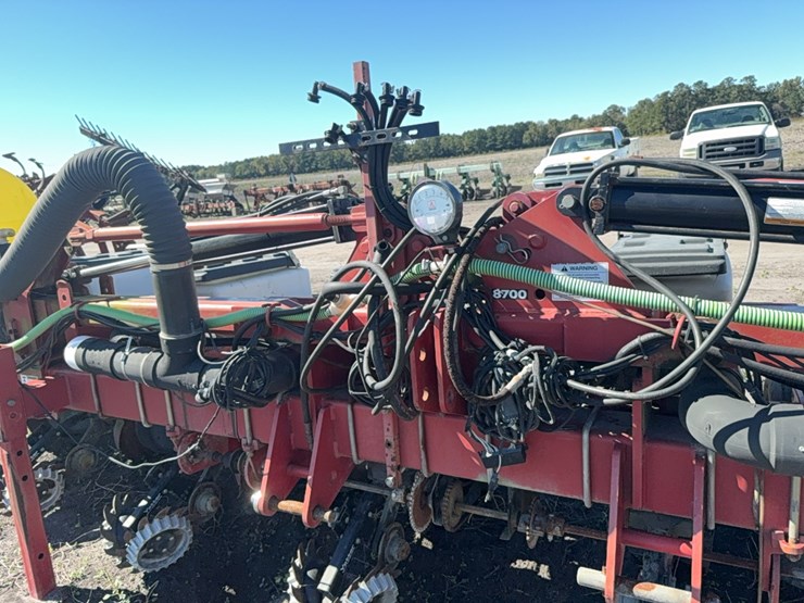 agco-white-8700-image-30