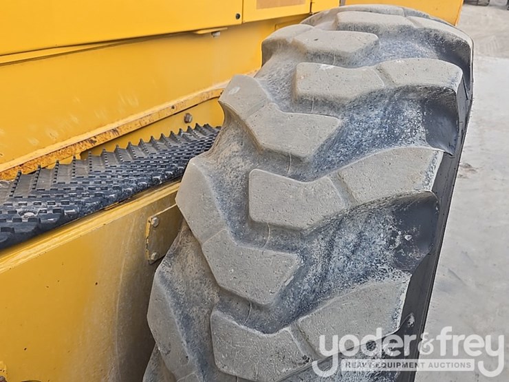 2017-deere-872g-image-78