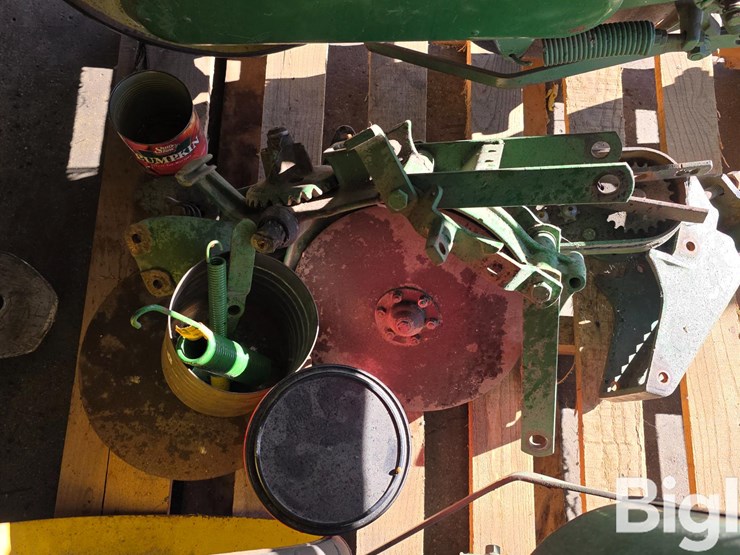 john-deere-2r30"-planter-image-15