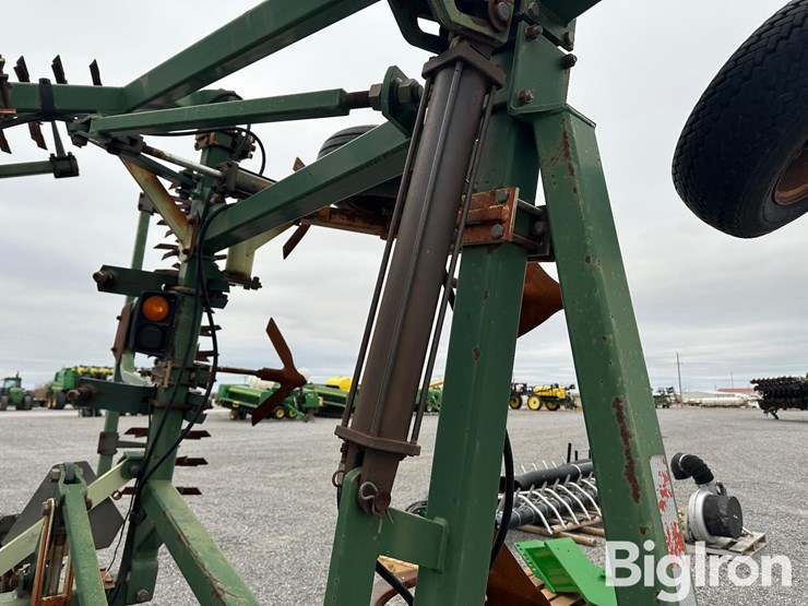 orthman-fallowmaster-930-42'-sweep-plow-image-15