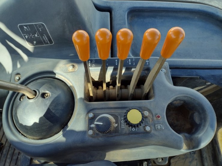 2009-deere-210lj-image-11