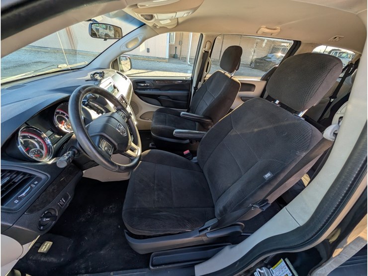 2012-dodge-grand-caravan-image-16