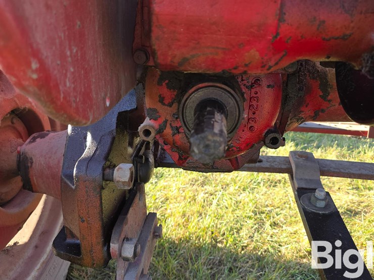 1953-farmall-super-a-2wd-tractor-image-10