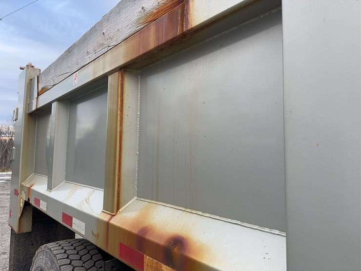 2010-international-7400-image-16