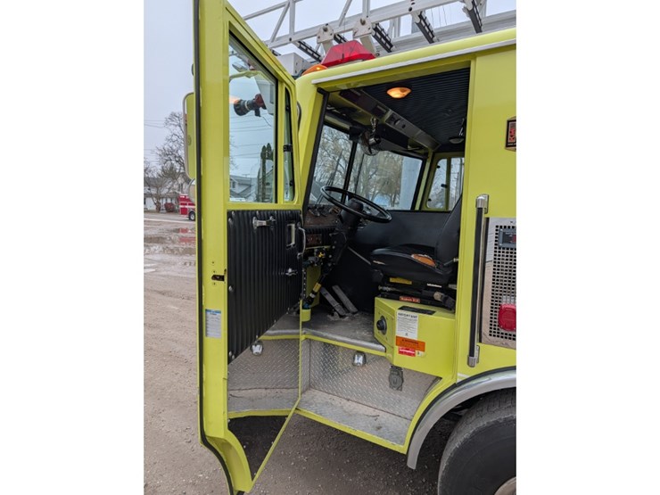 1995-kme-ladder-truck-image-15