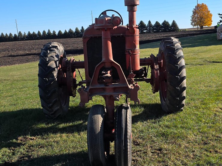 1937-farmall-f-20-2wd-tractor-image-2