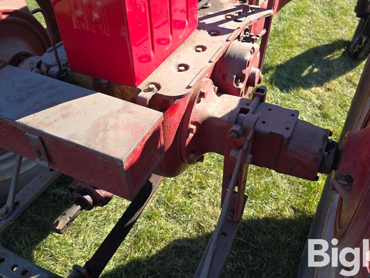 1940-farmall-h-2wd-tractor-image-13