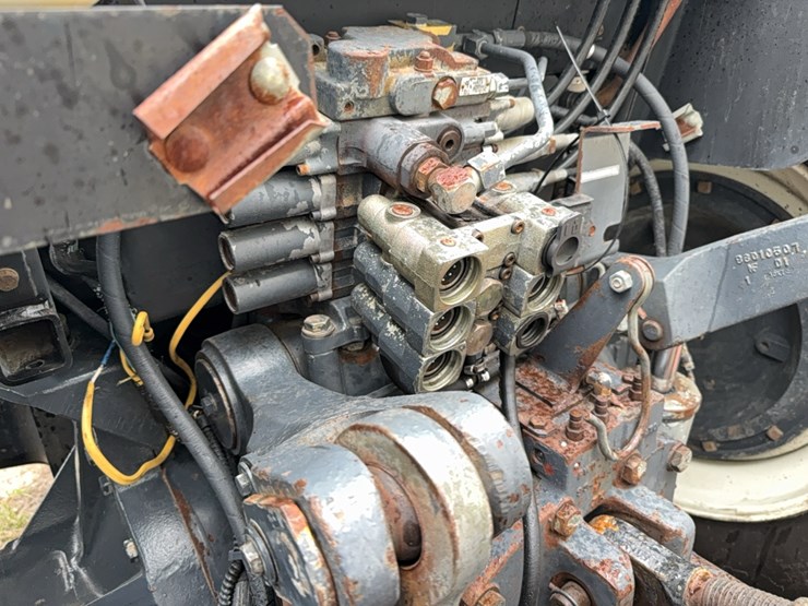 new-holland-8770-image-92