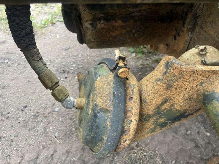 #1633-•-1995-freightliner-usf-1e-sleeper-cab-truck-tractor-image-37