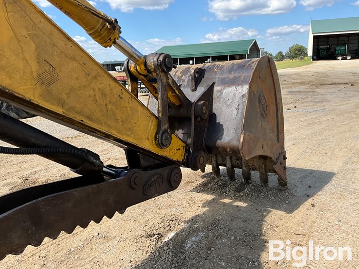 komatsu-220-trackhoe-image-18