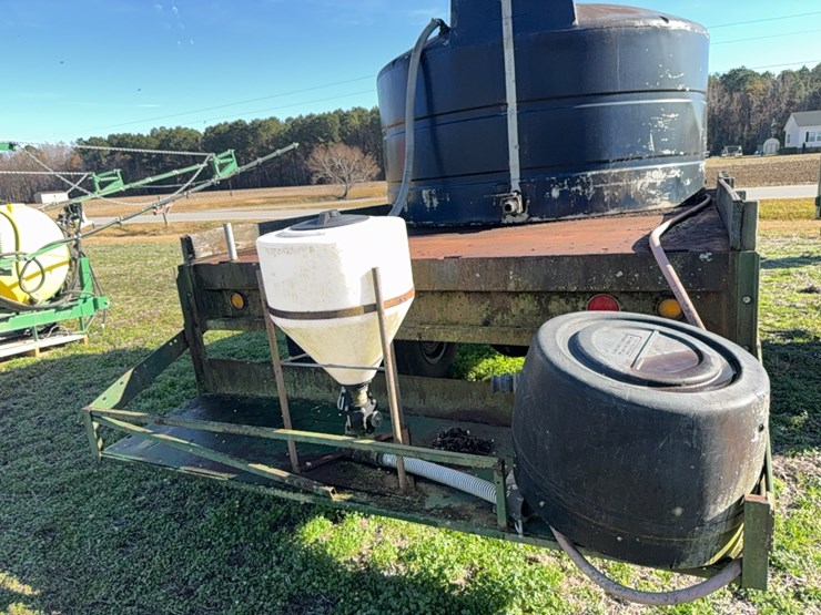 truck-body-with-hydraulic-cylinder,-still-in-place-with-poly-tank,-rinse-tank,-motor,-located-at-107-jernigan-swamp-rd.,-ahoskie,-nc-image-24
