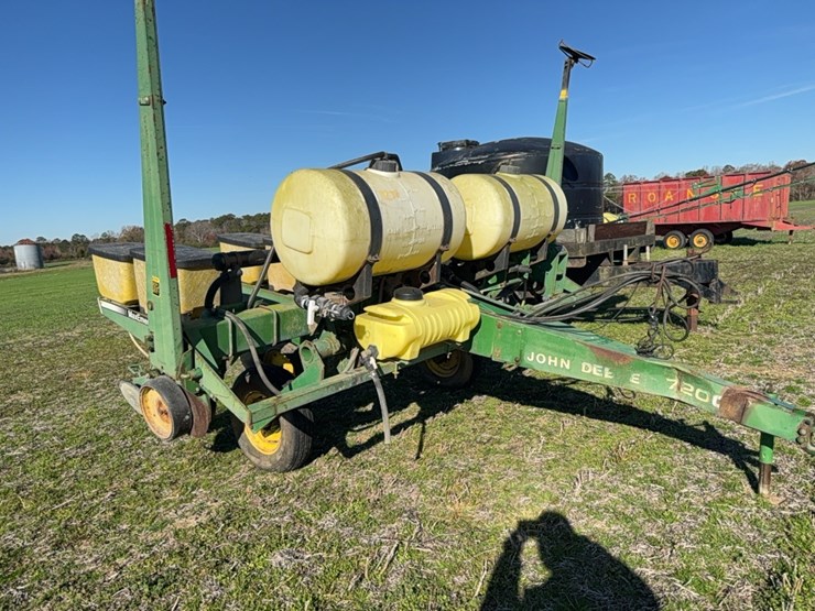 john-deere-7200-pull-type-vacuum-air-planter---4-row-located-at-107-jernigan-swamp-rd.,-ahoskie,-nc-image-41