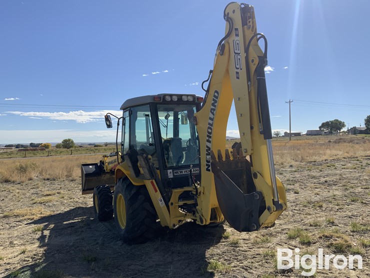 2020-new-holland-b95b-image-7