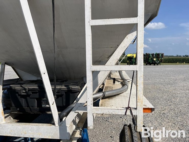 willmar-300-bushel-gravity-wagon-image-11