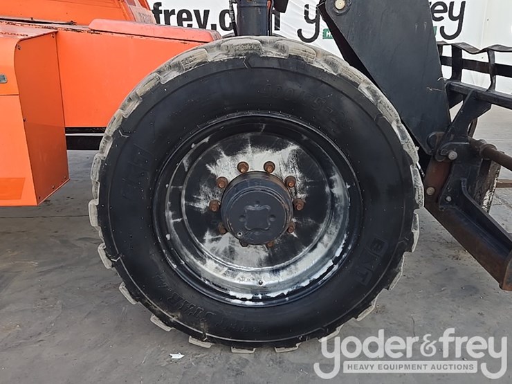 2016-sky-trak-8042-image-32