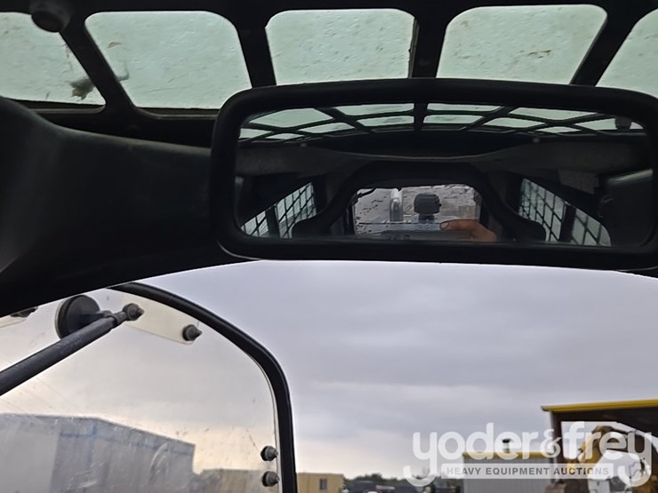 2020-deere-333g-image-75