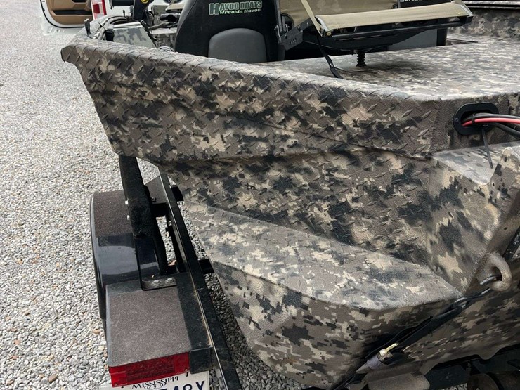 2022-havoc-river-rat-1756-step-transon-boat-image-11