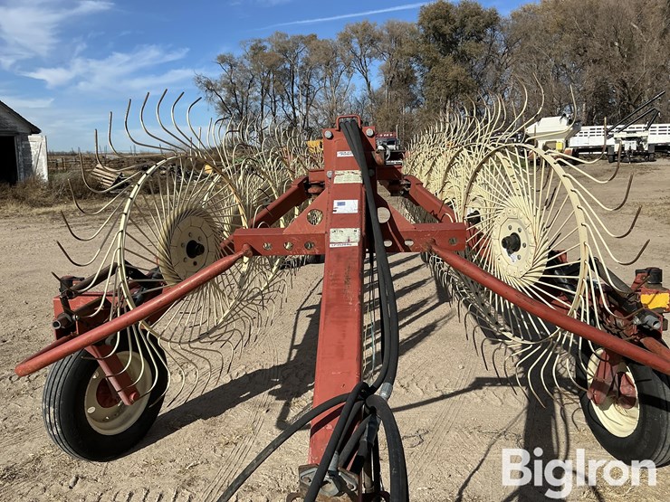hesston-12-wheel-v-rake-image-10