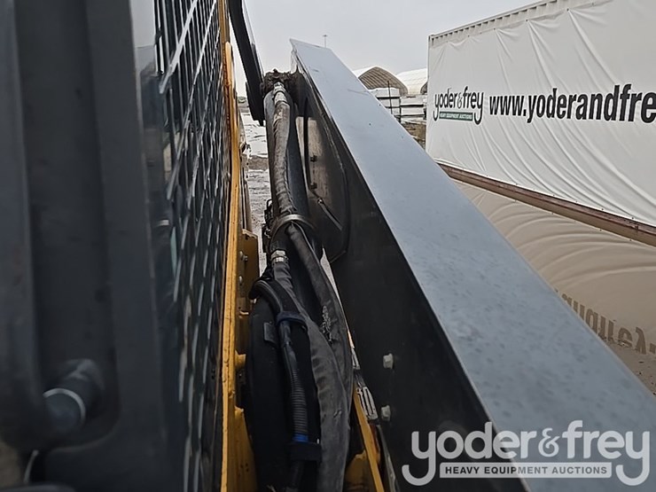 2020-deere-333g-image-41