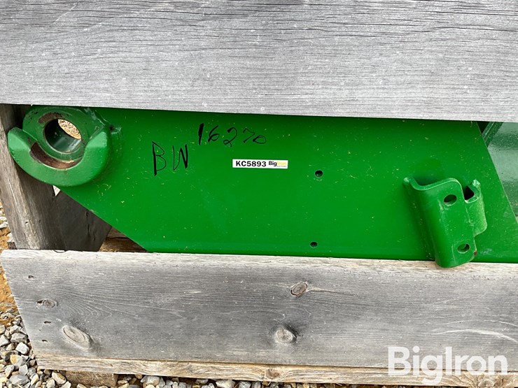 john-deere-mounting-bracket-for-loader-image-9