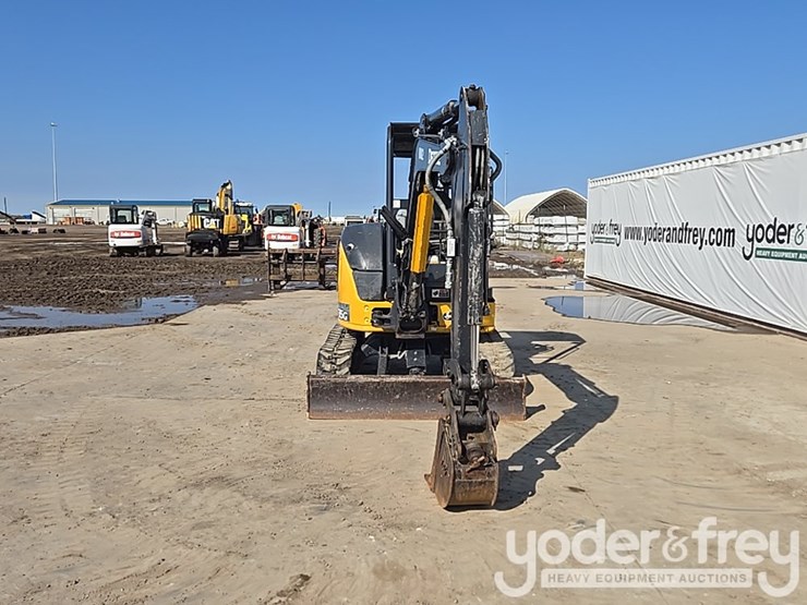 2019-deere-35g-image-8