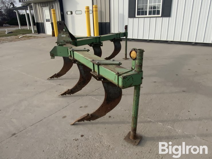 john-deere-5r-ripper-image-8