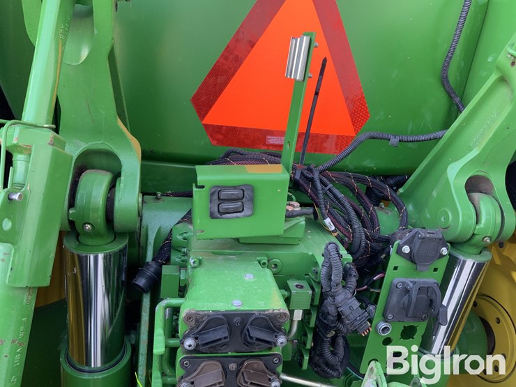 2010-john-deere-8245r-image-16