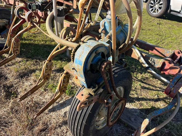 4-row-double-knife-rig-with-john-blue-piston-pump,-on-a-15’-x-3”-x-3”-bar-located-at-276-jonestown-road,-snow-hill-nc-call-252-531-8061-for-more-info.-image-2