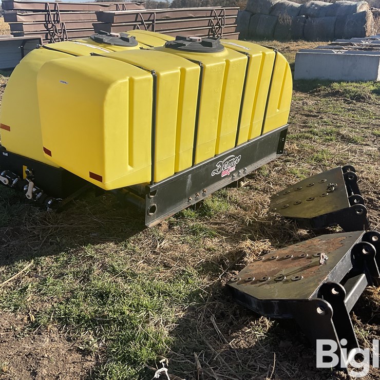 Side Quest Saddle Tanks