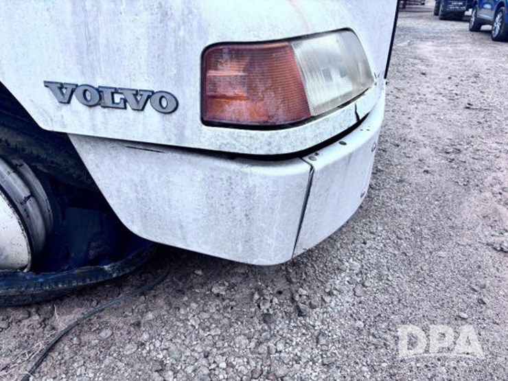 2003-volvo-10-image-56