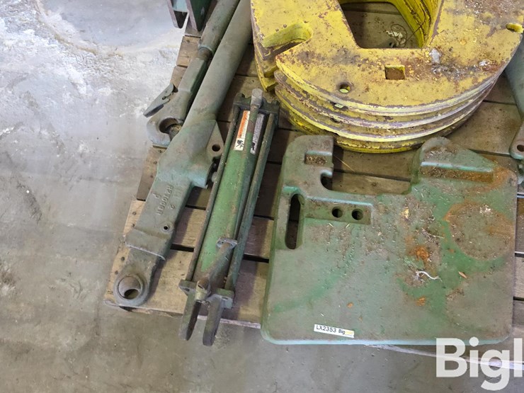 john-deere-tractor-weights-&-quick-hitch-image-12