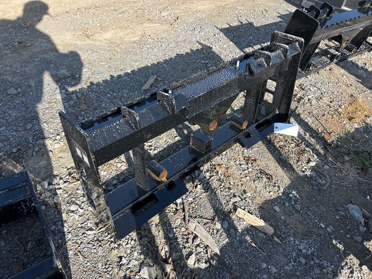 #50-•-skid-steer-pallet-fork-/-hay-spear-frame-image-2