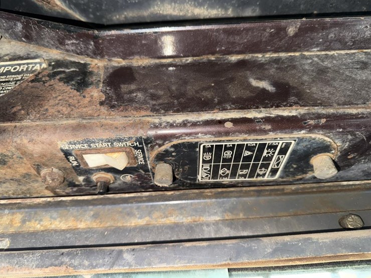 new-holland-lx885-image-51