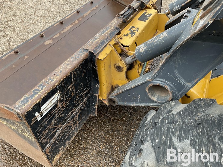 2021-deere-332g-image-11