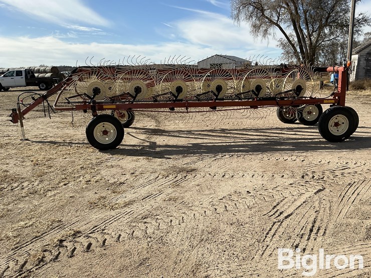 hesston-12-wheel-v-rake-image-8