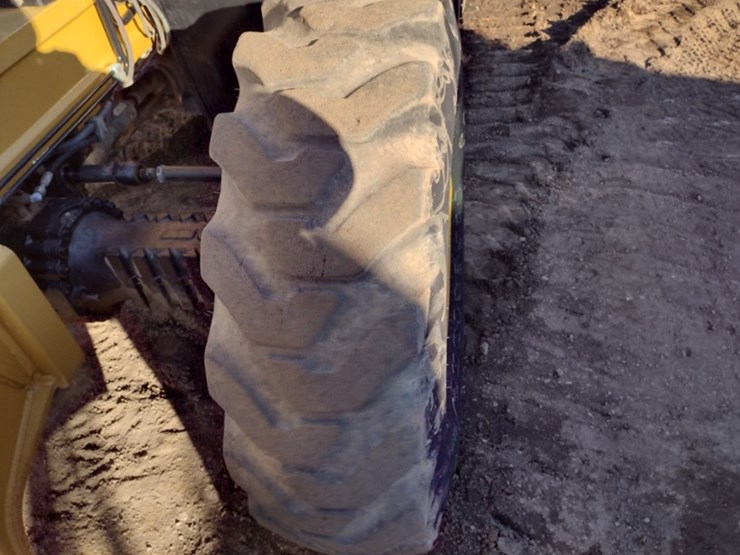 caterpillar-tl943c-image-21