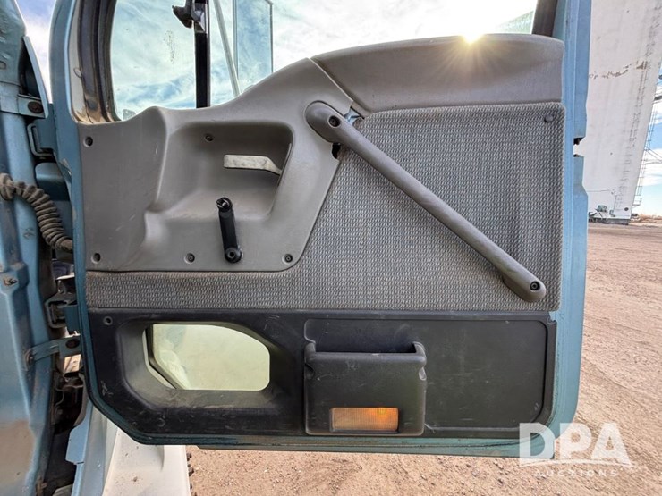 2000-caterpillar-10-image-66