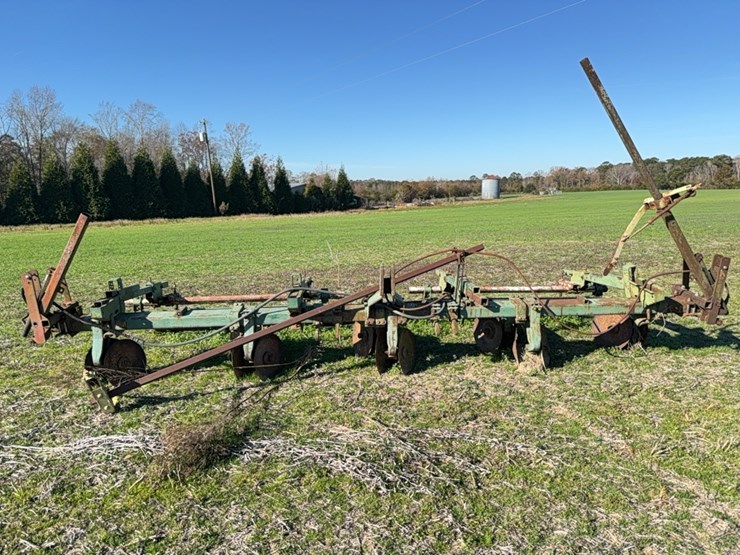 row-bedder---4-row-with-kmc-dirt-door-located-at-107-jernigan-swamp-rd.,-ahoskie,-nc-image-5