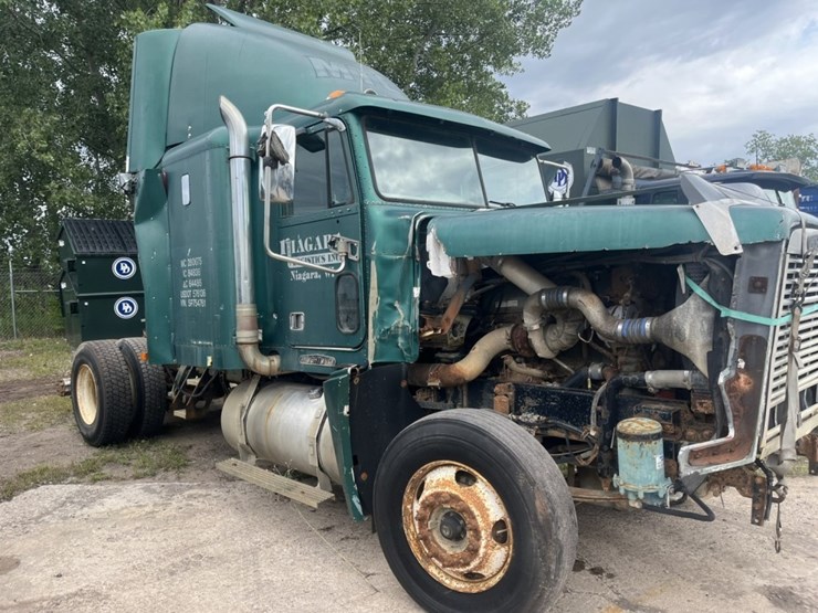 #1633-•-1995-freightliner-usf-1e-sleeper-cab-truck-tractor-image-8