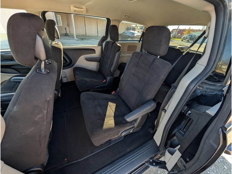 2012-dodge-grand-caravan-image-13