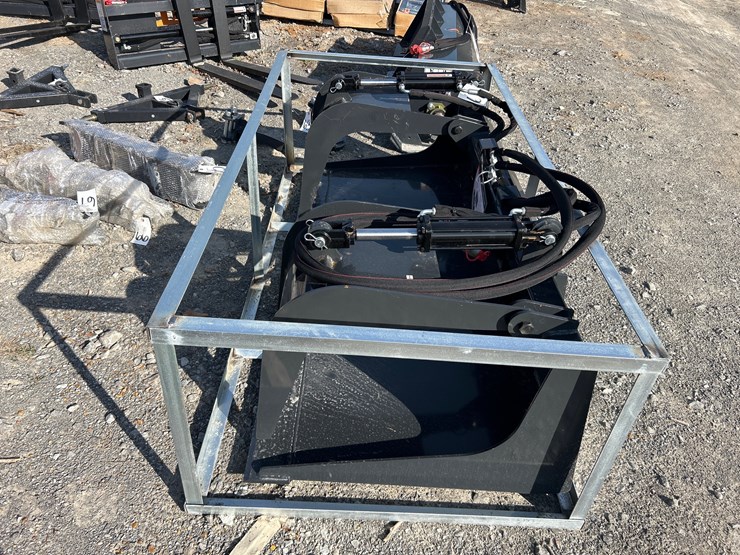 #64-•-72”-skid-steer-grapple-bucket-image-2