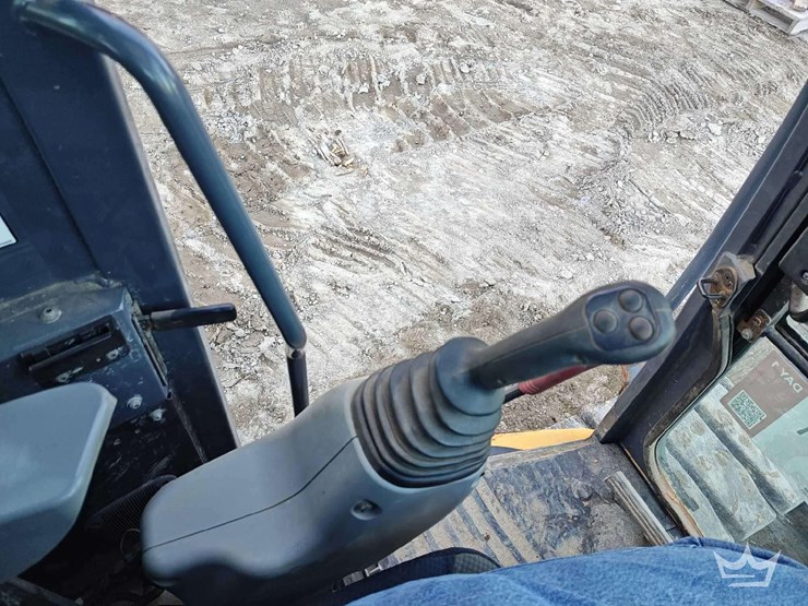 2019-deere-85g-image-32