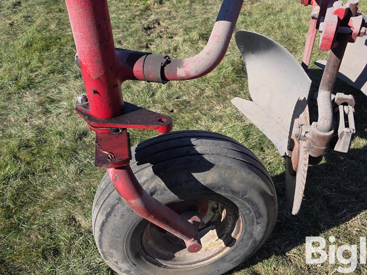 international-700-image-16