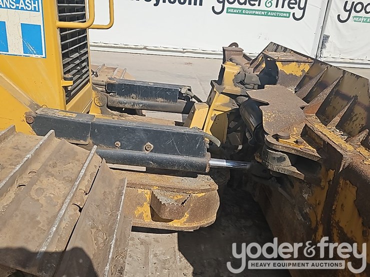 2017-caterpillar-d6n-image-15